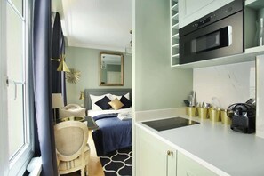 Iron/ironing board, WiFi, bed sheets
