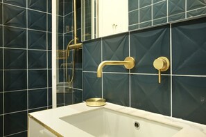 Douche, séchoir à cheveux