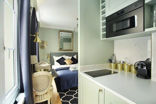 Iron/ironing board, WiFi, bed sheets