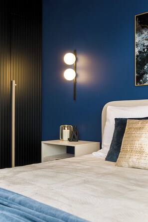 Luxury-Apartment, Balkon, Stadtblick | 1 Schlafzimmer, Zimmersafe, individuell dekoriert