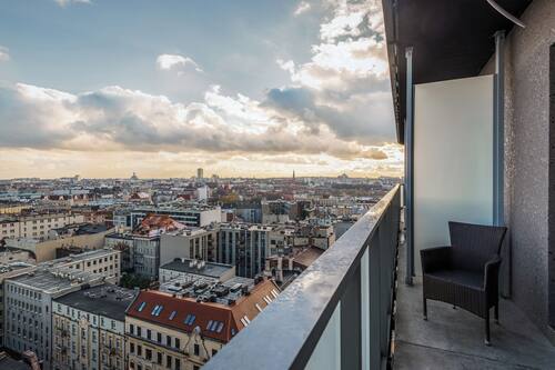 Appartement luxueux, balcon, vue sur la ville | Vue sur la ville