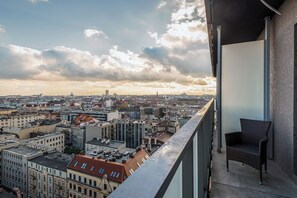 Luxury-Apartment, Balkon, Stadtblick | Blick auf die Stadt