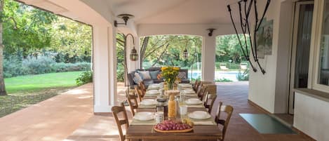 Outdoor dining