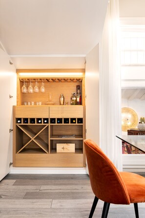 Apartment, Smoking