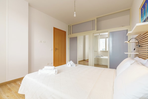 2 bedrooms, iron/ironing board, free WiFi