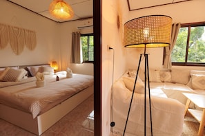 2 bedrooms, desk, WiFi, bed sheets