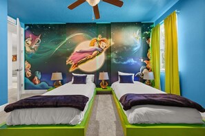 9 bedrooms, desk, iron/ironing board, travel cot - The Enchanted Collection: Banyon Way Manor (Kissimmee)