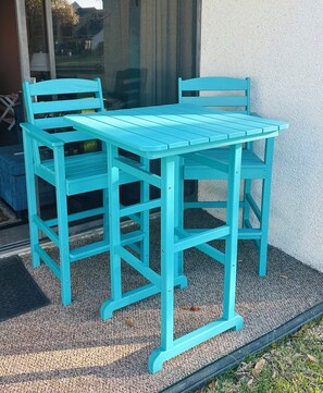 Outdoor dining - Enjoy the Ducks and Fishing in this Waterfront! (Montgomery)