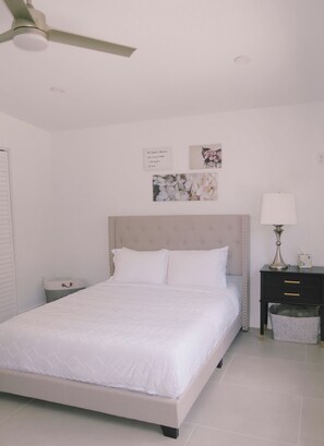 2 bedrooms, desk, iron/ironing board, WiFi