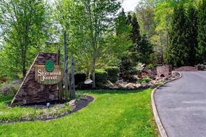 Property grounds - Relaxing 1BD+Loft Cabin w/ POOL! Hot Tub + VIEWS! (Pigeon Forge)