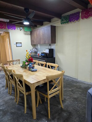Microwave, dishwasher - La Mamasita Hostel (Malacca City)