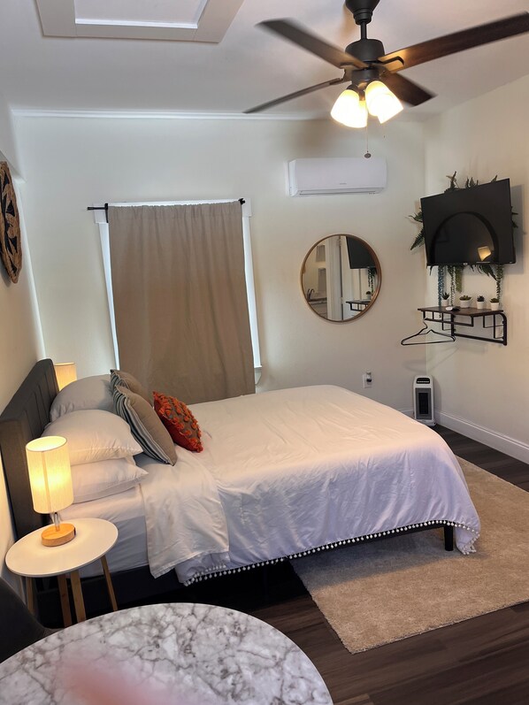 1 habitación, tabla de planchar con plancha, wifi y ropa de cama 