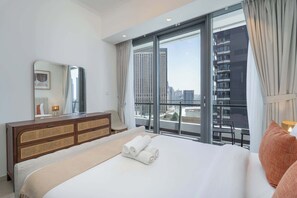 2 bedrooms, iron/ironing board, WiFi - StayShort - Contemporary 2-Bedroom Apartment in Silverene (Dubai Marina)