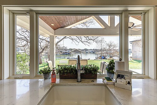 Lakefront Family Home for 12, w Picturesque Views & Patio