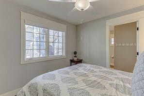 4 chambres, fer et planche Ă repasser, Wi-Fi, draps fournis