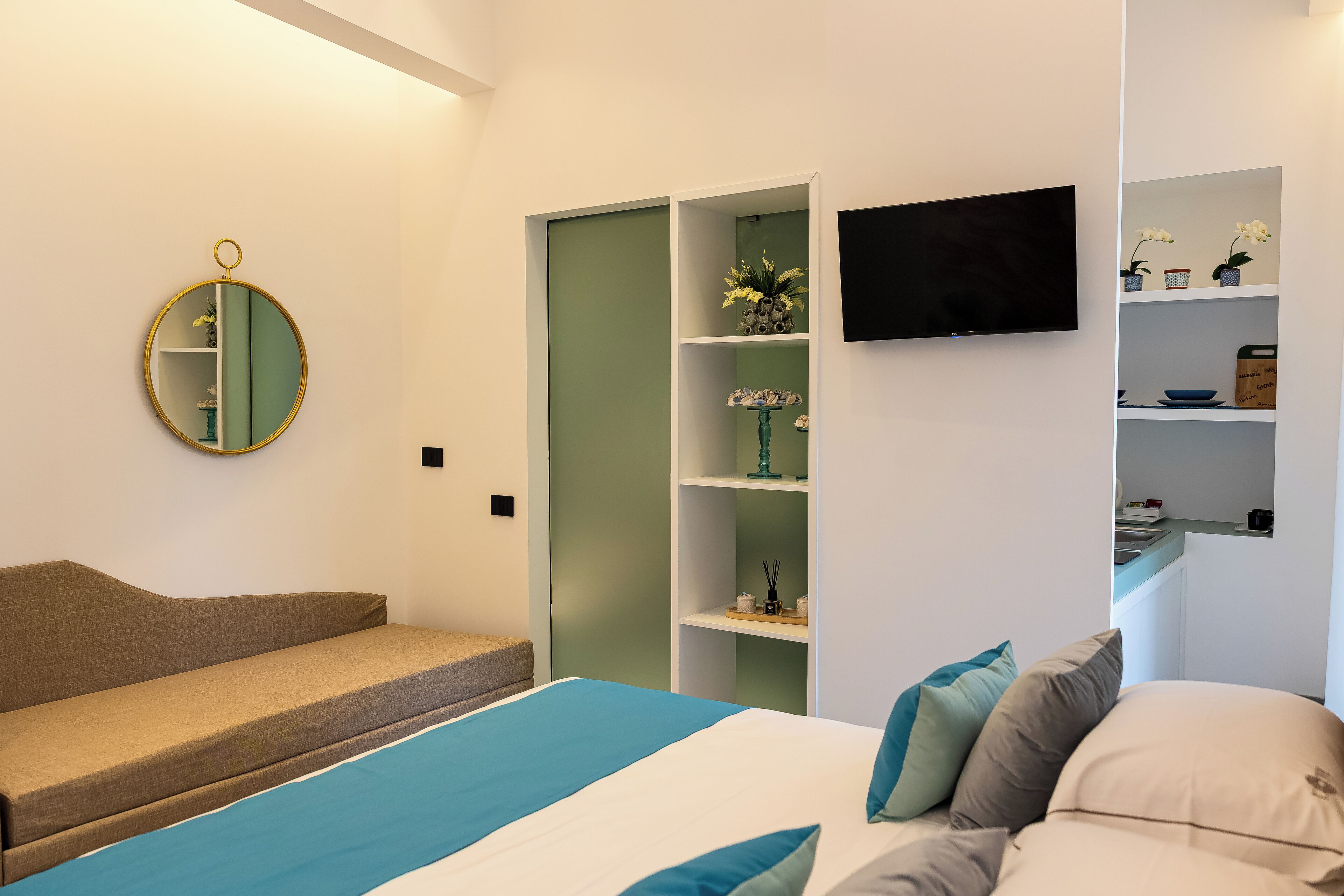 Phòng 3 Superior, ban công, quang cảnh thành phố | Két bảo mật tại phòng, bàn, khu vực làm việc phù hợp cho laptop 