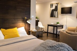 1 soverom, skrivebord, strykejern/-brett og wi-fi (inkludert)