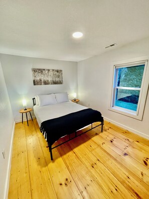 2 bedrooms, iron/ironing board, WiFi, bed sheets - Cozy Cottage in Todd - Hot Tub, Outdoor Oasis (Todd)