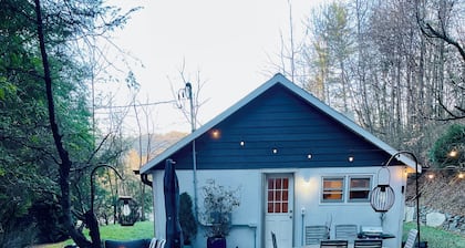 Cozy Cottage in Todd - Hot Tub, Outdoor Oasis