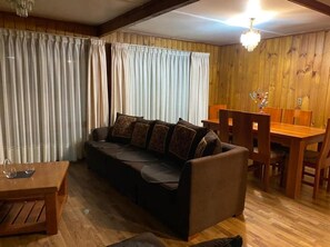 标准小屋, 3 间卧室 | 起居区 | 32-英寸纯平电视（配备有线频道）