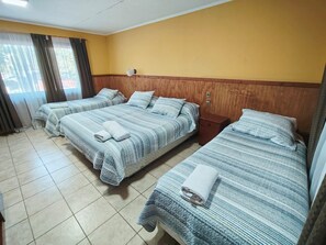 Standard Quadruple Room | Premium bedding, free WiFi, bed sheets - Hostal & Cabañas Don Juan (Villarrica)