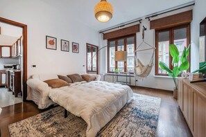 2 bedrooms, desk, iron/ironing board, travel cot - 170sqm Chic stay in the Perfect location to Explore Milan (Milano)