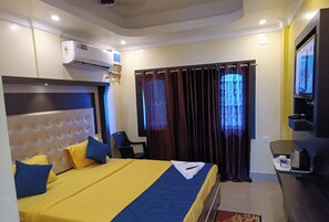 Desk, free WiFi, bed sheets