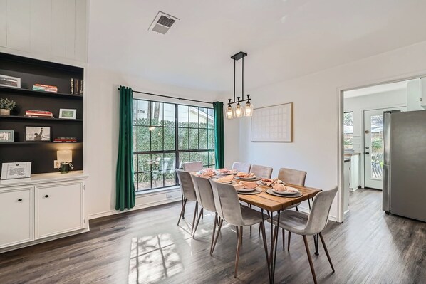 Dining - New 3 BDRM Home Northwest Austin/Near Q2 & Domain (Austin)