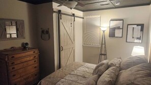 3 Schlafzimmer, Schreibtisch, Bügeleisen/Bügelbrett, Reisekinderbett