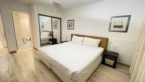 2 bedrooms, iron/ironing board, travel cot, WiFi