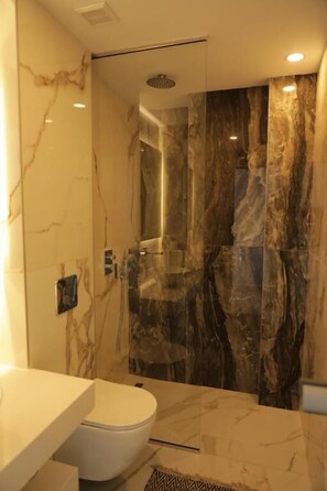 Departamento Deluxe, vista a la alberca | Baño