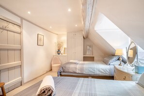 4 bedrooms, free WiFi, bed sheets