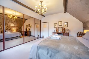 4 bedrooms, free WiFi, bed sheets