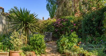 Tail End Cottage - Two Bedroom House, Sleeps 3