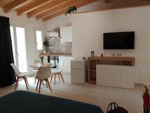 1 bedroom, travel cot, WiFi, bed sheets - DAMA elegant apartment with garden view balcony in the heart of palermo (Palermo)