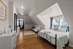 6 Schlafzimmer, Schreibtisch, Bügeleisen/Bügelbrett, WLAN