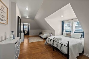 3 bedrooms, iron/ironing board, WiFi, bed sheets - Summit Scholars 1 - For 6 (Columbus)