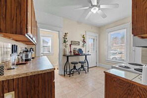 Fridge, microwave, stovetop, dishwasher