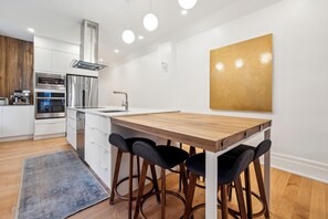 Micro-ondes, four, plaque de cuisson, lave-vaisselle