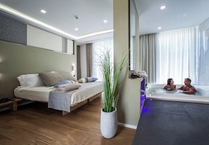 Luxury Suite, Sea Facing | In-room safe, desk, laptop workspace, blackout drapes