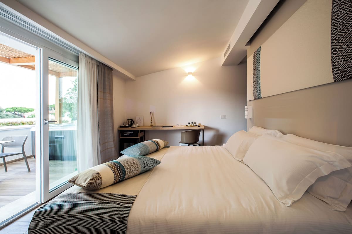 In-room safe, desk, laptop workspace, blackout drapes