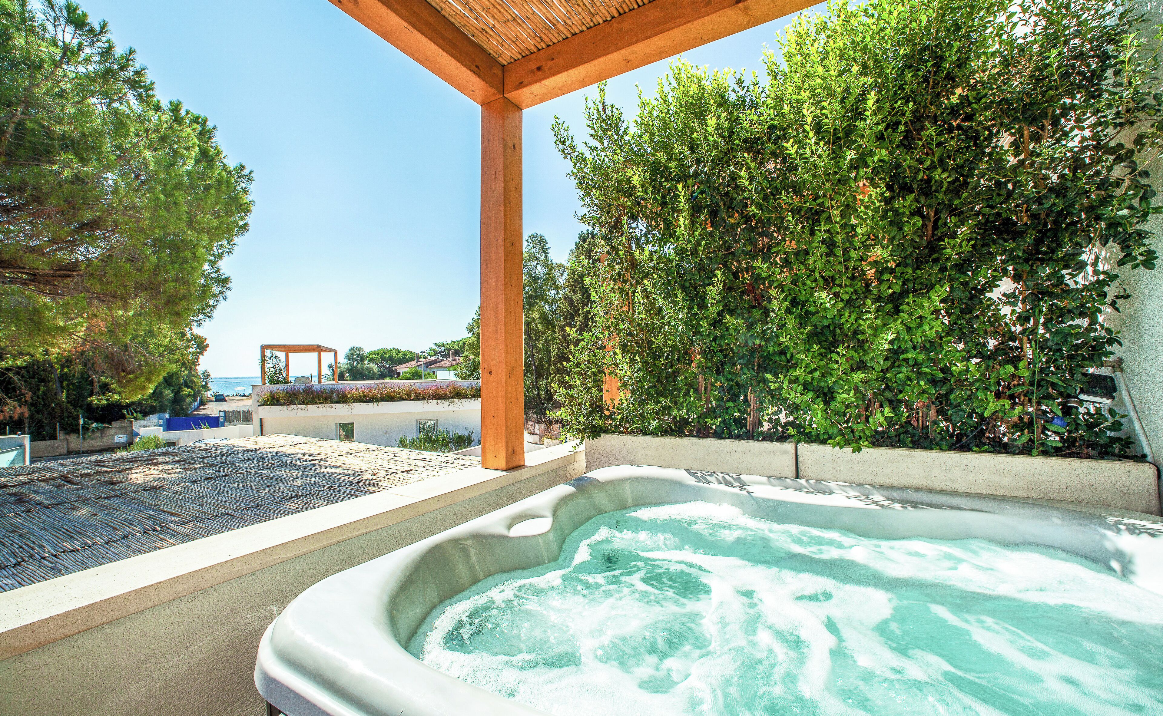 Deluxe Double Room - Jacuzzi, Sea View | Terrace/patio