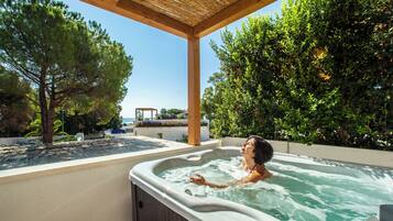 Deluxe Double Room - Jacuzzi, Sea View | Terrace/patio