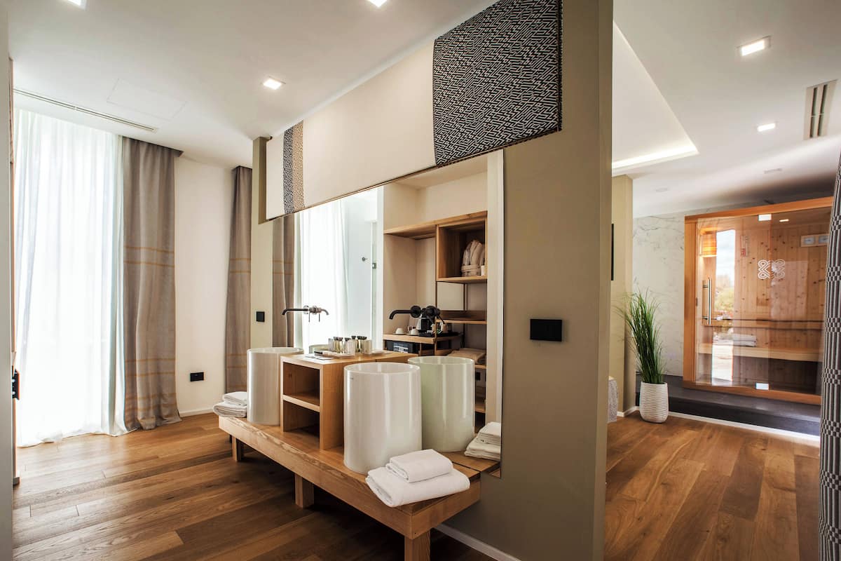 Luxury Suite, Sea Facing | In-room safe, desk, laptop workspace, blackout drapes