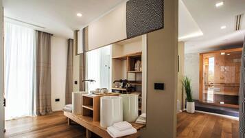 Luxury-Suite, Meerseite | 1 Schlafzimmer, Zimmersafe, Schreibtisch, laptopgeeigneter Arbeitsplatz