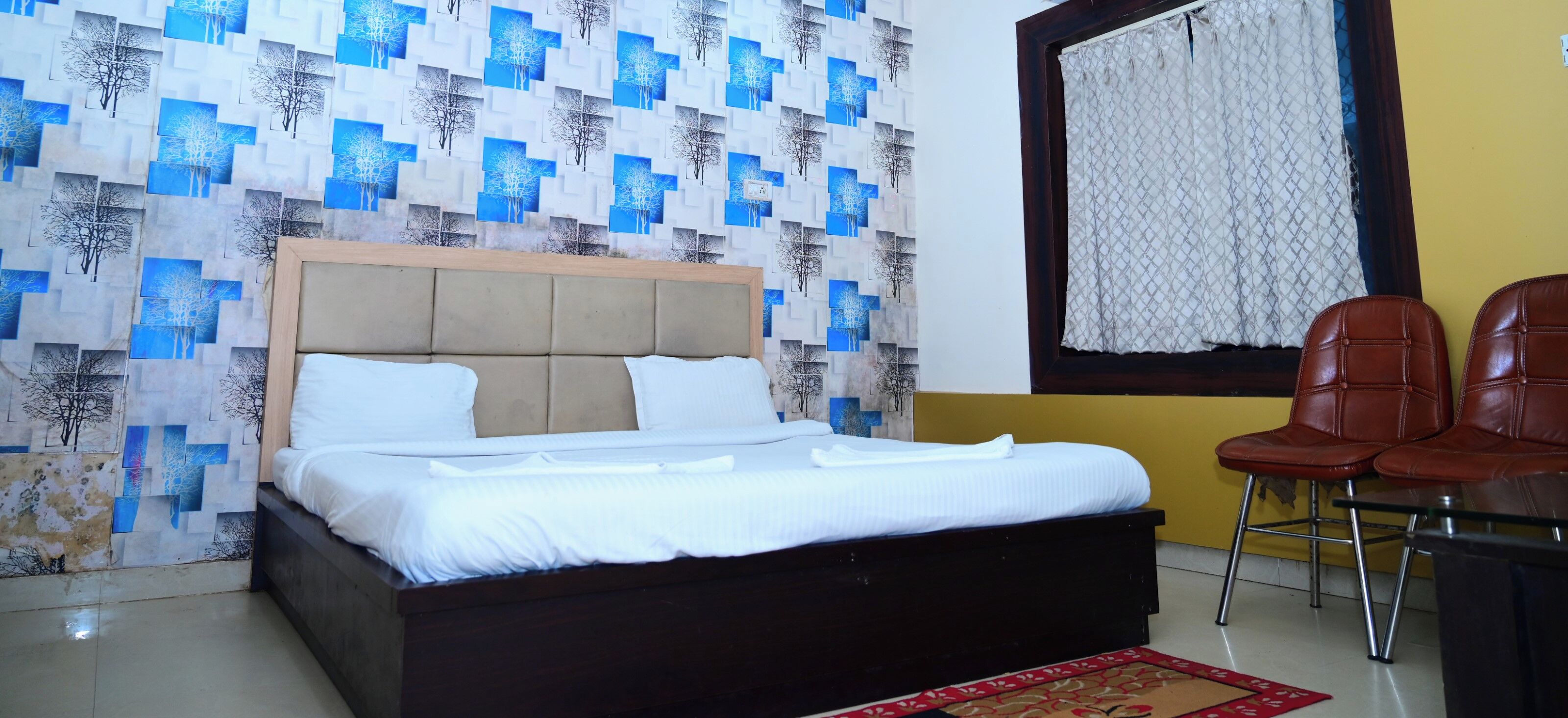 Desk, free WiFi, bed sheets