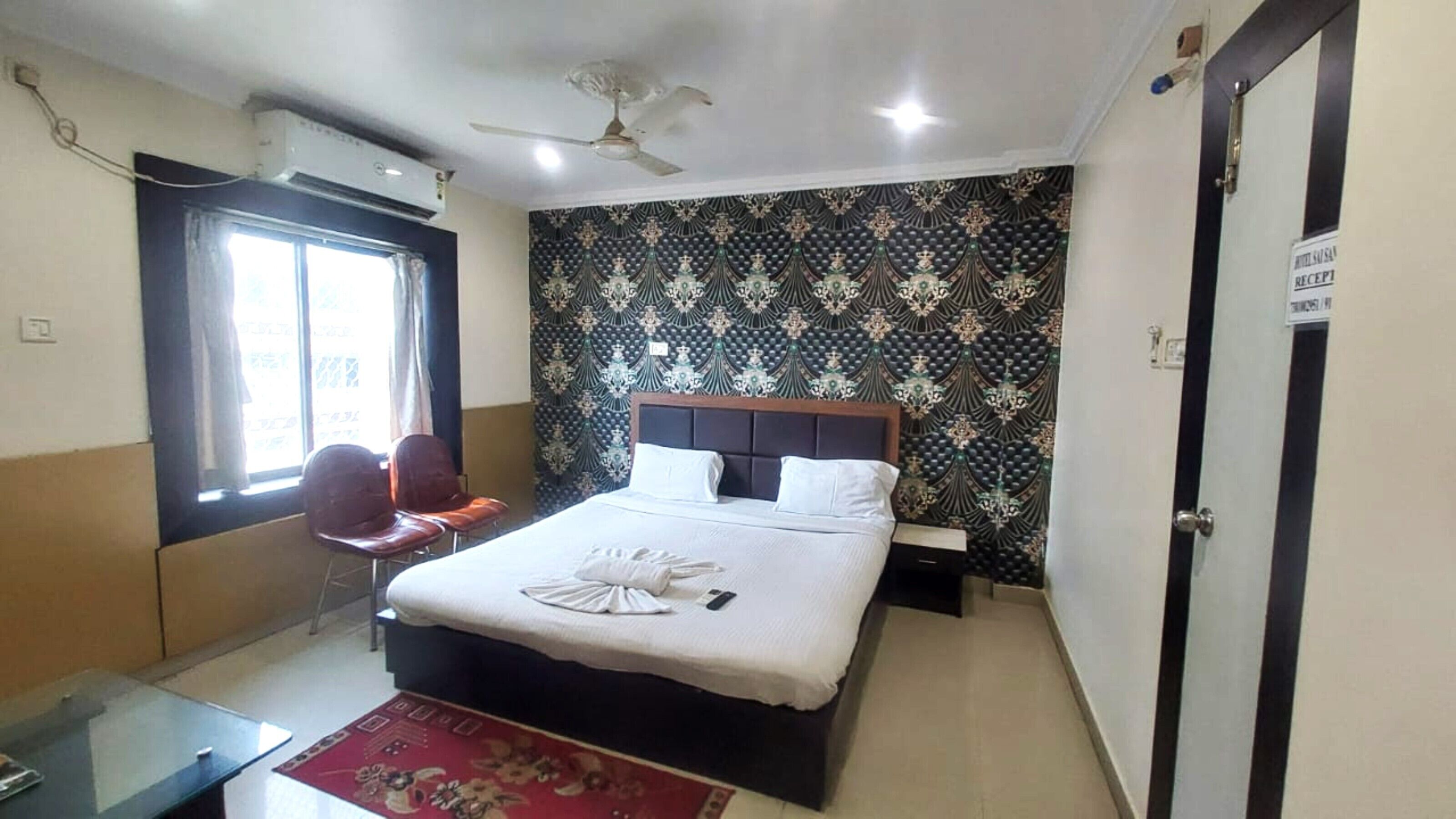 Desk, free WiFi, bed sheets