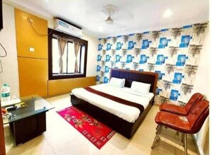 Schreibtisch, kostenloses WLAN, Bettwäsche