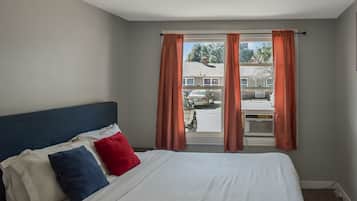1 slaapkamer, een strijkplank/strijkijzer, reisbedje, wifi