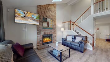 Fernseher, Kamin, Arbeitsbereiche